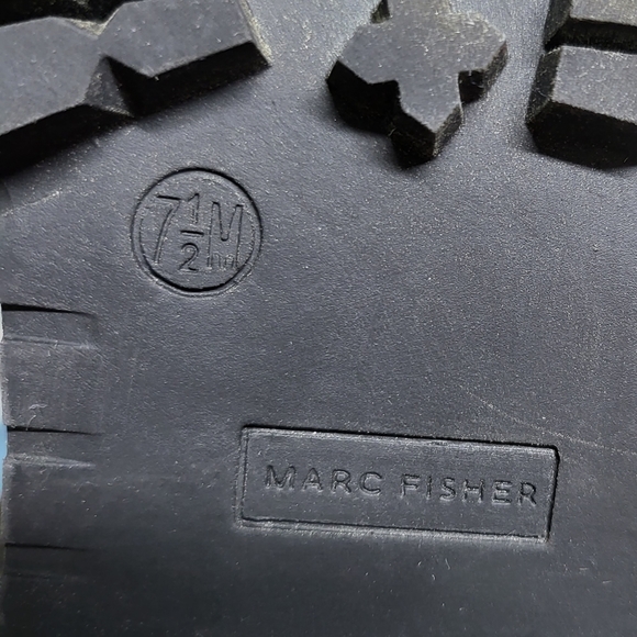 Marc Fisher Pietro Lug Sole Chelsea Boots in Black - Picture 16 of 17